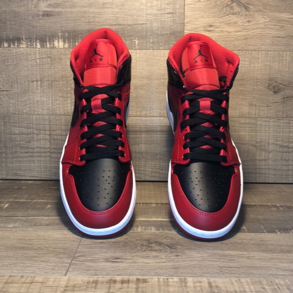 Nike - Air Jordan 1 MID - Picture 5 of 6